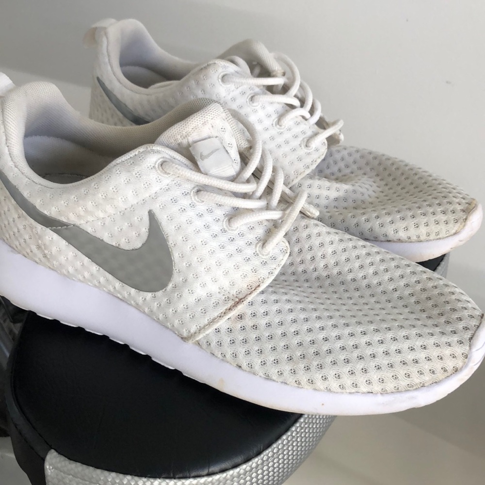 white Nike tennis shoes